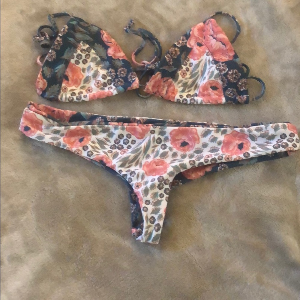 Diane’s  Bikini - Picture 2 of 4